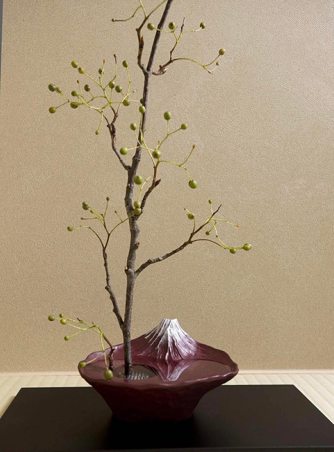 水を注ぐと現れる「逆さ富士の水盤」